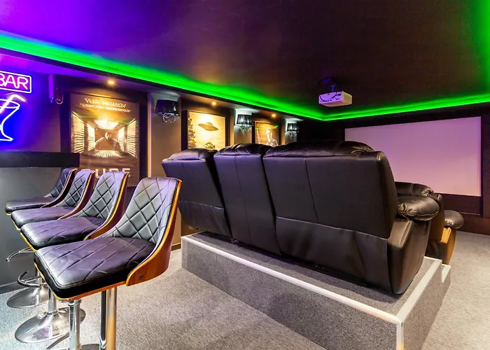 Housecube, Bar , Prywatne Kino, Bilard , Luxus